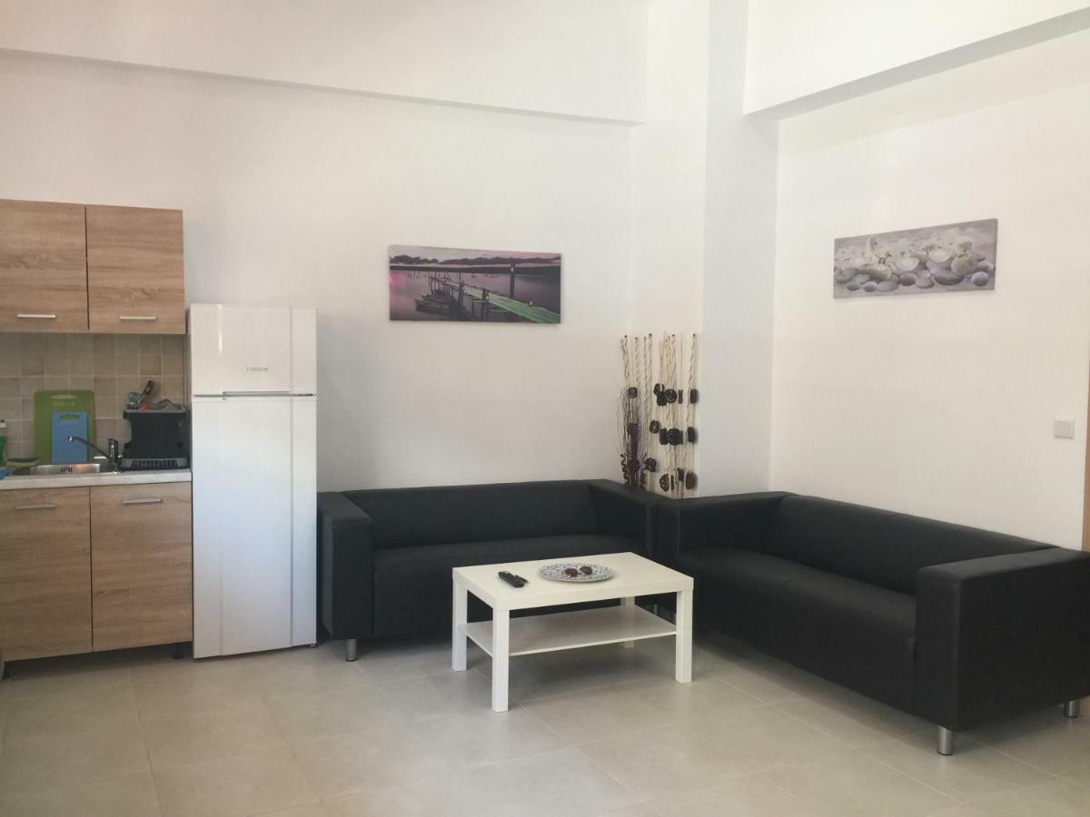 Sisifou Apartment Corinth ภายนอก รูปภาพ